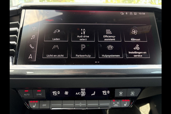 Audi Q4 Sportback e-tron 45 S Edition 82 kWh S-LINE BINNEN + BUITEN VAN: 48.900,- VOOR: 44.877,- UW WKOORDEEL: 4.023,- | 21 INCH!| MEM. STOEL| ACHTERUITRIJCAMERA| NAPPA LEER| DIAMOND STICHING | FABR. GARANTIE T/M 2028