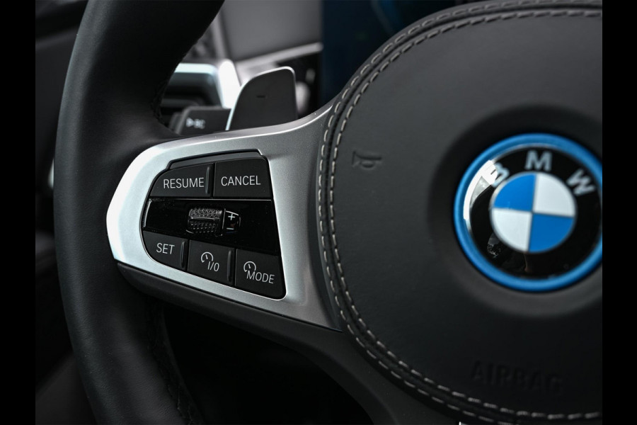 BMW X5 xDrive50e | M-Sport Pro | Panoramadak | Active Cruise | 360 Camera | Iconic Glow | Harman/Kardon | Memory Seats | Head-Up | Luchtvering | Ambiance Interieur | Trekhaak |