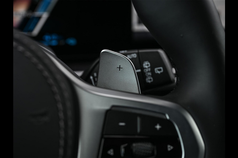 BMW X5 xDrive50e | M-Sport Pro | Panoramadak | Active Cruise | 360 Camera | Iconic Glow | Harman/Kardon | Memory Seats | Head-Up | Luchtvering | Ambiance Interieur | Trekhaak |