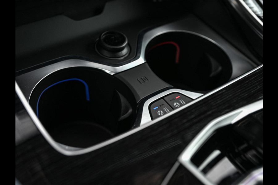 BMW X5 xDrive50e | M-Sport Pro | Panoramadak | Active Cruise | 360 Camera | Iconic Glow | Harman/Kardon | Memory Seats | Head-Up | Luchtvering | Ambiance Interieur | Trekhaak |