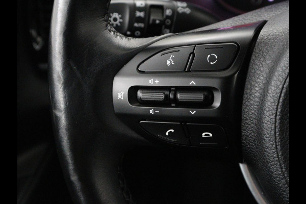 Kia Stonic 1.0 T-GDi ExecutiveLine Lederen bekleding | DAB radio | Carplay | Achteruitrij camera | Adaptive cruise control | Navigatie | Side assist | Keyless | Stoel & stuurwiel verwarming