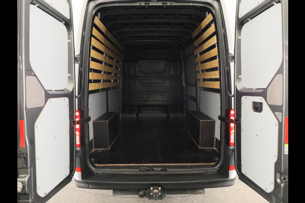 Volkswagen Crafter 35 2.0 TDI L3H3 Highline EURO VI 140 pk Automaat | Verlengde garantie | Navigatie | Trekhaak | Parkeersensoren | Achteruitrijcamera | Geveerde bestuurdersstoel |