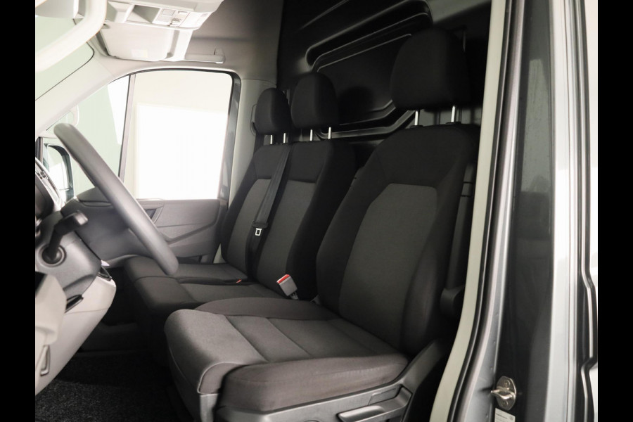 Volkswagen Crafter 35 2.0 TDI L3H3 Highline EURO VI 140 pk Automaat | Verlengde garantie | Navigatie | Trekhaak | Parkeersensoren | Achteruitrijcamera | Geveerde bestuurdersstoel |