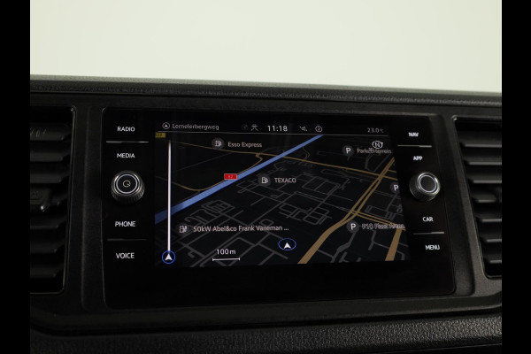 Volkswagen Crafter 35 2.0 TDI L3H3 Highline EURO VI 140 pk Automaat | Verlengde garantie | Navigatie | Trekhaak | Parkeersensoren | Achteruitrijcamera | Geveerde bestuurdersstoel |