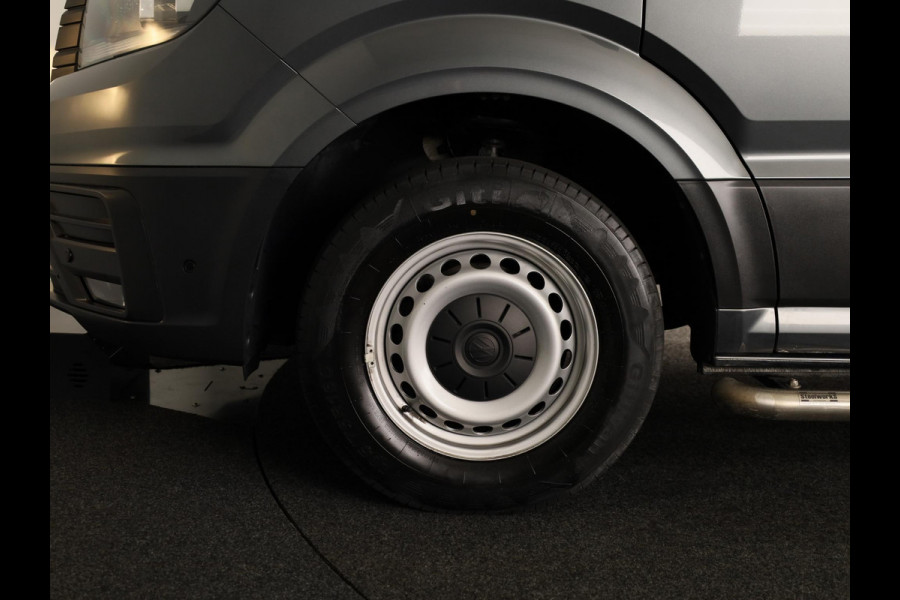Volkswagen Crafter 35 2.0 TDI L3H3 Highline EURO VI 140 pk Automaat | Verlengde garantie | Navigatie | Trekhaak | Parkeersensoren | Achteruitrijcamera | Geveerde bestuurdersstoel |