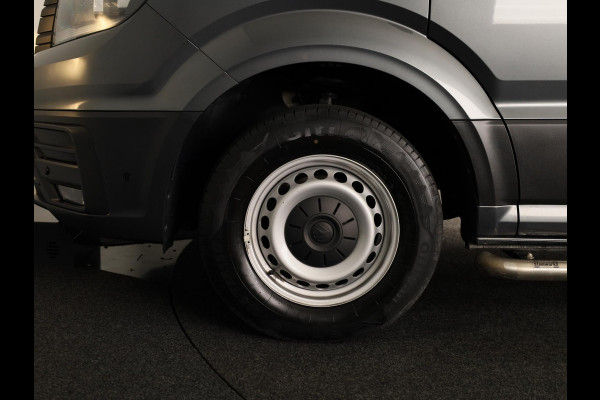 Volkswagen Crafter 35 2.0 TDI L3H3 Highline EURO VI 140 pk Automaat | Verlengde garantie | Navigatie | Trekhaak | Parkeersensoren | Achteruitrijcamera | Geveerde bestuurdersstoel |