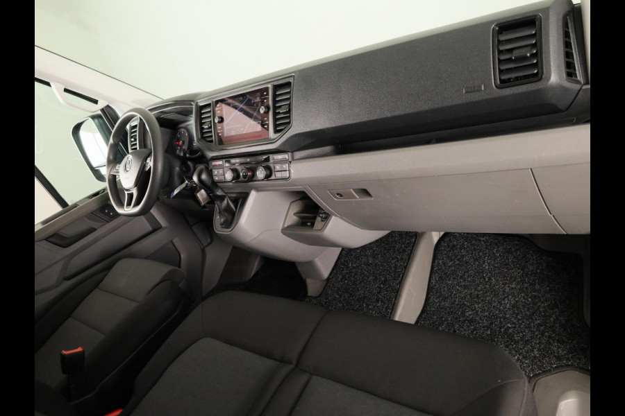 Volkswagen Crafter 35 2.0 TDI L3H3 Highline EURO VI 140 pk Automaat | Verlengde garantie | Navigatie | Trekhaak | Parkeersensoren | Achteruitrijcamera | Geveerde bestuurdersstoel |