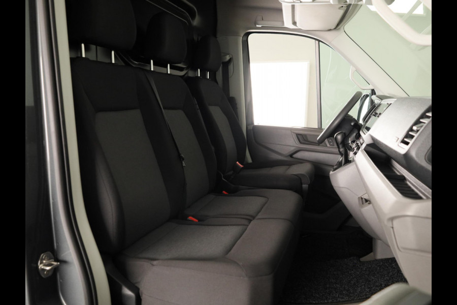 Volkswagen Crafter 35 2.0 TDI L3H3 Highline EURO VI 140 pk Automaat | Verlengde garantie | Navigatie | Trekhaak | Parkeersensoren | Achteruitrijcamera | Geveerde bestuurdersstoel |
