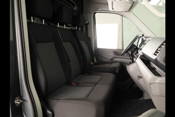 Volkswagen Crafter 35 2.0 TDI L3H3 Highline EURO VI 140 pk Automaat | Verlengde garantie | Navigatie | Trekhaak | Parkeersensoren | Achteruitrijcamera | Geveerde bestuurdersstoel |