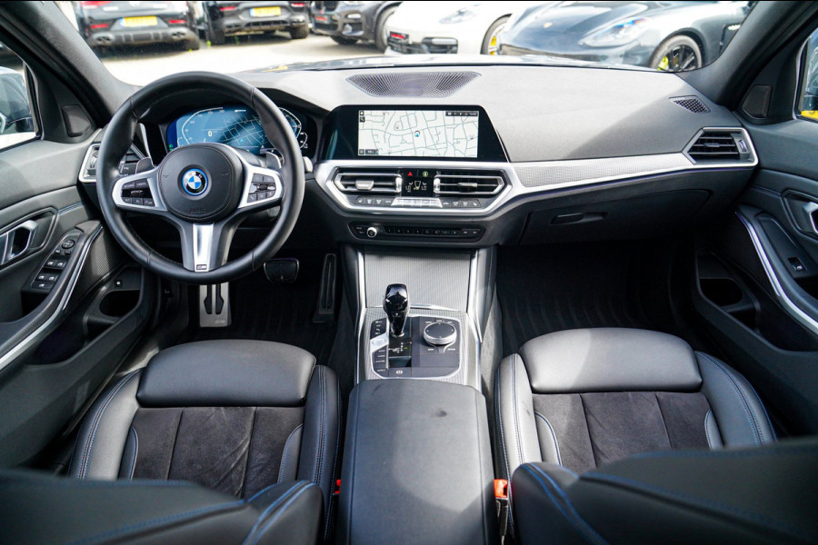 BMW 3-serie 330e | Head Up Display | 360 Camera | Stoelverwarming | Apple Carplay