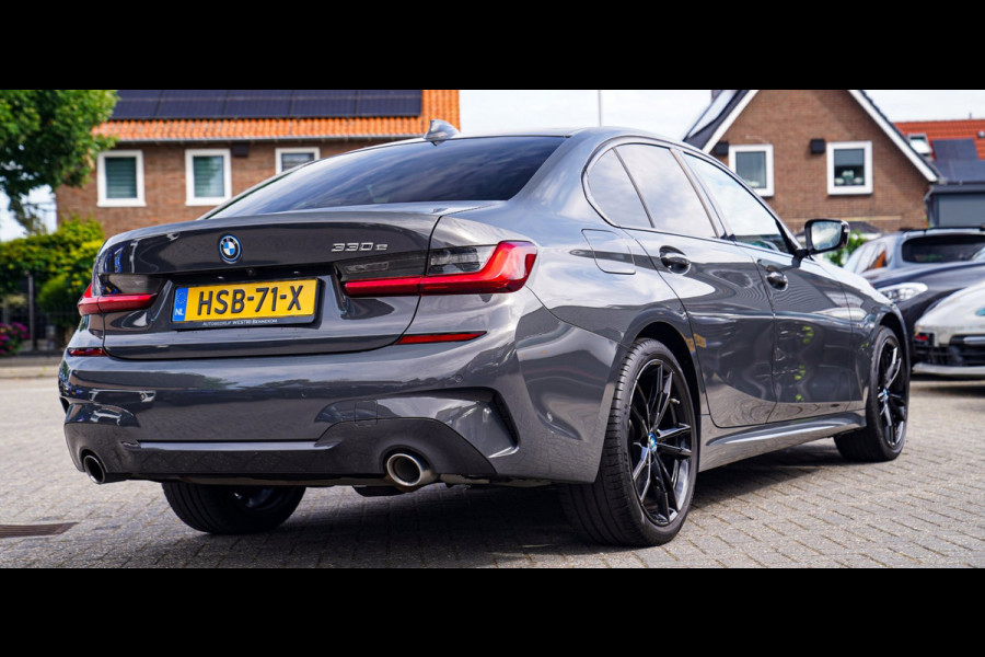 BMW 3-serie 330e | Head Up Display | 360 Camera | Stoelverwarming | Apple Carplay