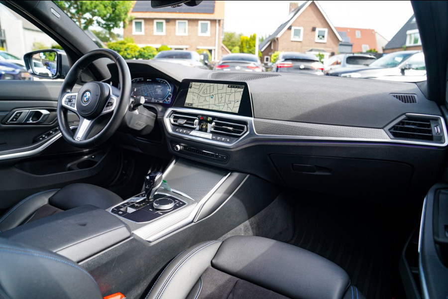 BMW 3-serie 330e | Head Up Display | 360 Camera | Stoelverwarming | Apple Carplay