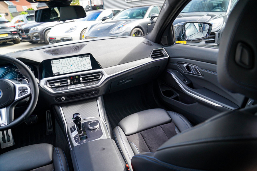BMW 3-serie 330e | Head Up Display | 360 Camera | Stoelverwarming | Apple Carplay