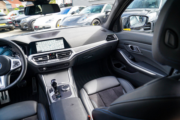 BMW 3-serie 330e | Head Up Display | 360 Camera | Stoelverwarming | Apple Carplay