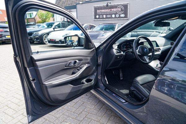 BMW 3-serie 330e | Head Up Display | 360 Camera | Stoelverwarming | Apple Carplay