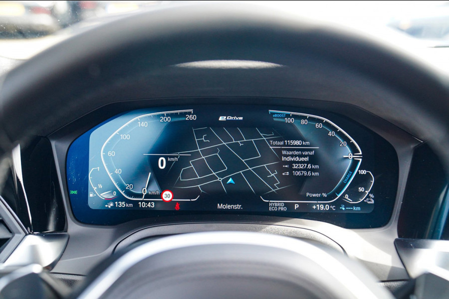 BMW 3-serie 330e | Head Up Display | 360 Camera | Stoelverwarming | Apple Carplay