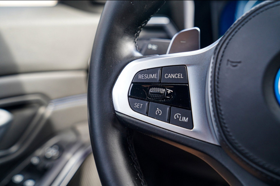 BMW 3-serie 330e | Head Up Display | 360 Camera | Stoelverwarming | Apple Carplay