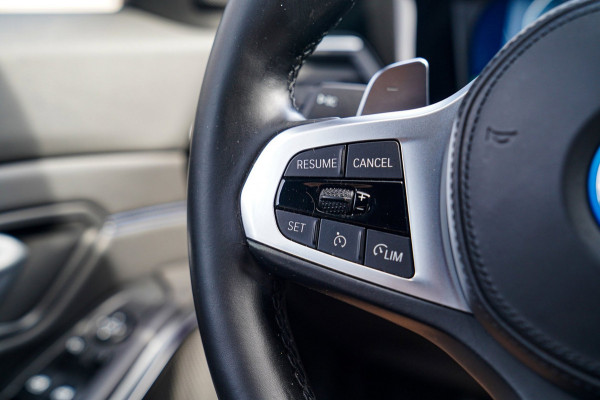 BMW 3-serie 330e | Head Up Display | 360 Camera | Stoelverwarming | Apple Carplay