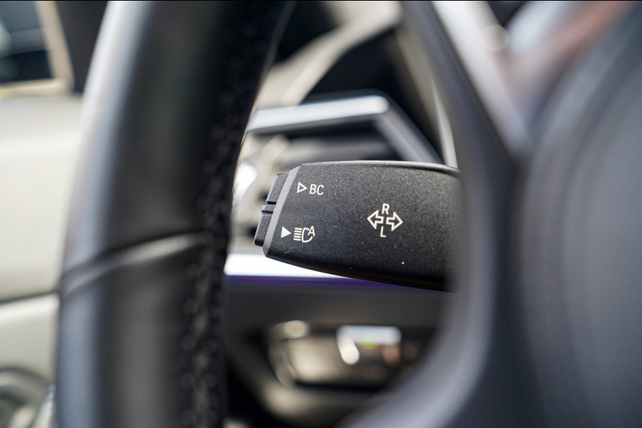 BMW 3-serie 330e | Head Up Display | 360 Camera | Stoelverwarming | Apple Carplay