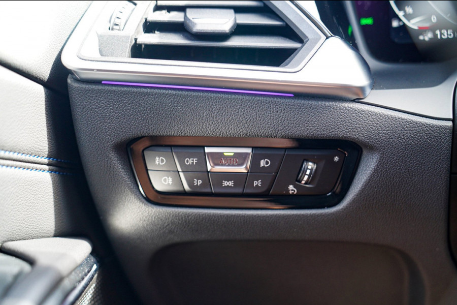 BMW 3-serie 330e | Head Up Display | 360 Camera | Stoelverwarming | Apple Carplay