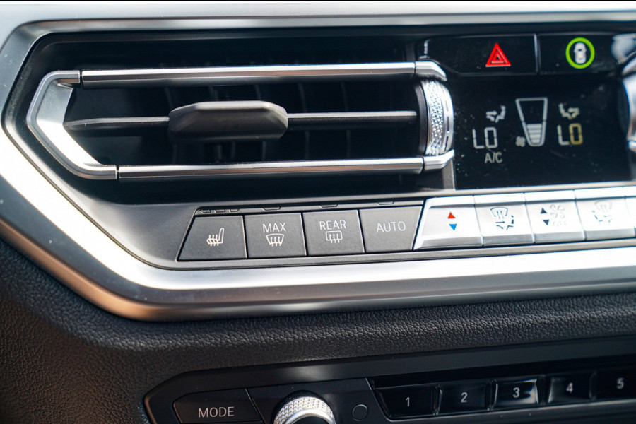 BMW 3-serie 330e | Head Up Display | 360 Camera | Stoelverwarming | Apple Carplay