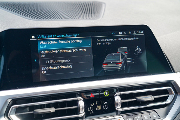 BMW 3-serie 330e | Head Up Display | 360 Camera | Stoelverwarming | Apple Carplay