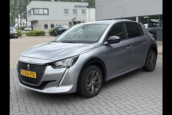 Peugeot e-208 EV Allure Pack 50 kWh | 98,7% SOH! | Achteruitrijcamera | Cruise Control | Navigatie | LM Velgen |