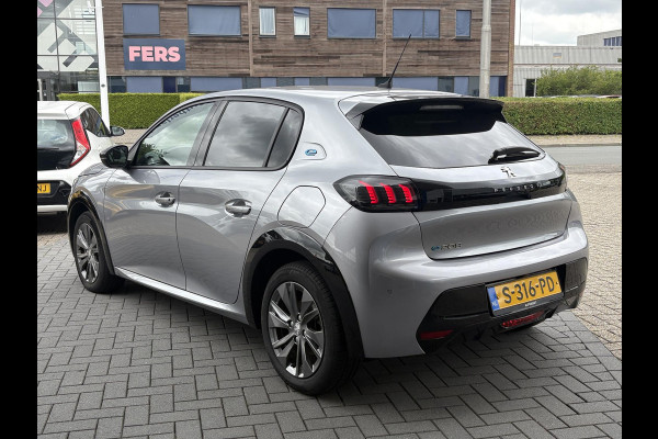 Peugeot e-208 EV Allure Pack 50 kWh | 98,7% SOH! | Achteruitrijcamera | Cruise Control | Navigatie | LM Velgen |