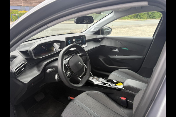 Peugeot e-208 EV Allure Pack 50 kWh | 98,7% SOH! | Achteruitrijcamera | Cruise Control | Navigatie | LM Velgen |