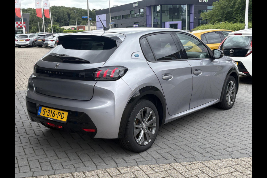Peugeot e-208 EV Allure Pack 50 kWh | 98,7% SOH! | Achteruitrijcamera | Cruise Control | Navigatie | LM Velgen |