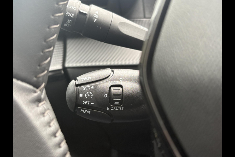 Peugeot e-208 EV Allure Pack 50 kWh | 98,7% SOH! | Achteruitrijcamera | Cruise Control | Navigatie | LM Velgen |