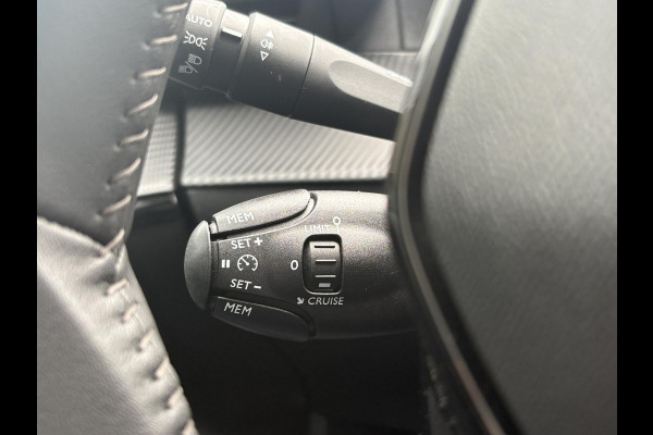 Peugeot e-208 EV Allure Pack 50 kWh | 98,7% SOH! | Achteruitrijcamera | Cruise Control | Navigatie | LM Velgen |