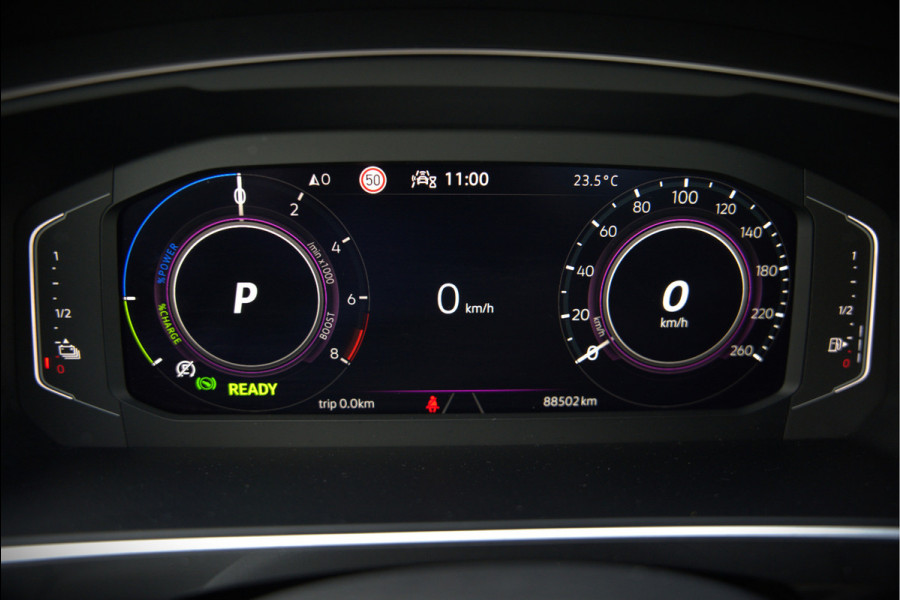 Volkswagen Tiguan 1.4 TSI eHybrid Elegance Business | Stoelverwarming | Stuurverwarming | Massage | iQ Light | Trekhaak | Ambiance Verlichting | Adaptive Cruise Control | Keyless | Apple Carplay | Navigatie | SOH 85,33%
