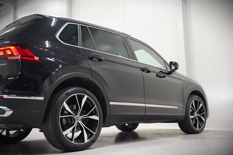 Volkswagen Tiguan 1.4 TSI eHybrid Elegance Business | Stoelverwarming | Stuurverwarming | Massage | iQ Light | Trekhaak | Ambiance Verlichting | Adaptive Cruise Control | Keyless | Apple Carplay | Navigatie | SOH 85,33%