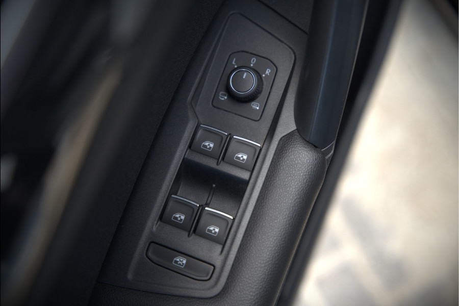 Volkswagen Tiguan 1.4 TSI eHybrid Elegance Business | Stoelverwarming | Stuurverwarming | Massage | iQ Light | Trekhaak | Ambiance Verlichting | Adaptive Cruise Control | Keyless | Apple Carplay | Navigatie | SOH 85,33%