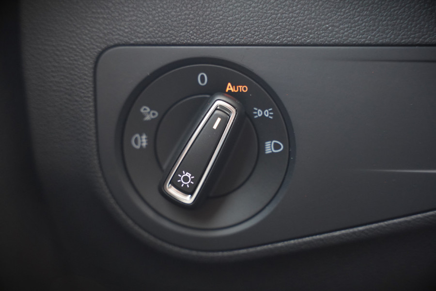 Volkswagen Tiguan 1.4 TSI eHybrid Elegance Business | Stoelverwarming | Stuurverwarming | Massage | iQ Light | Trekhaak | Ambiance Verlichting | Adaptive Cruise Control | Keyless | Apple Carplay | Navigatie | SOH 85,33%