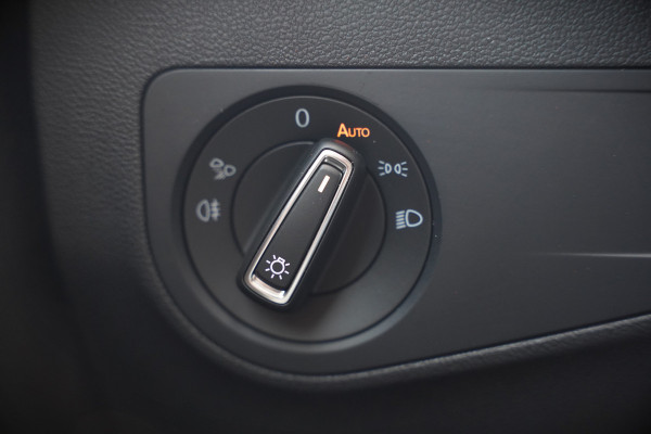 Volkswagen Tiguan 1.4 TSI eHybrid Elegance Business | Stoelverwarming | Stuurverwarming | Massage | iQ Light | Trekhaak | Ambiance Verlichting | Adaptive Cruise Control | Keyless | Apple Carplay | Navigatie | SOH 85,33%