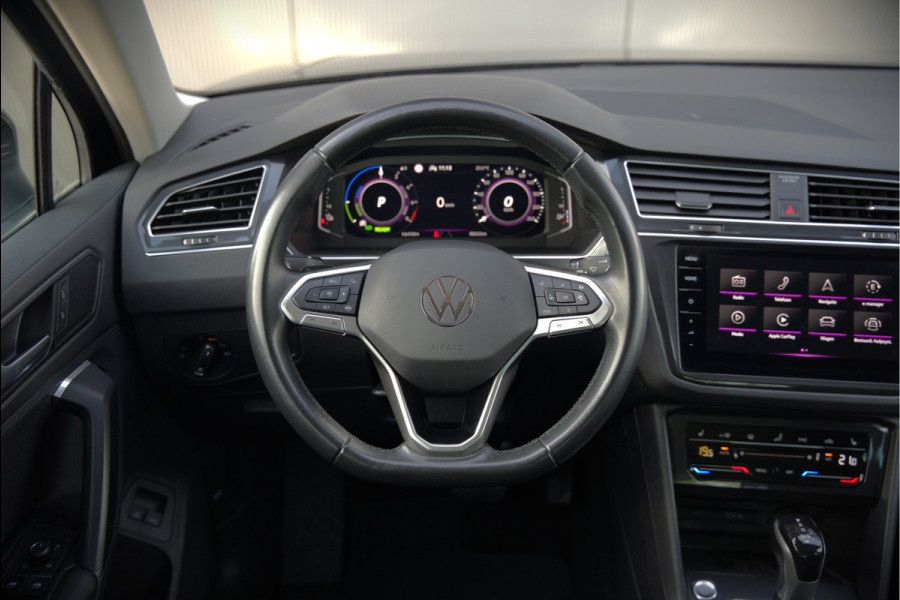 Volkswagen Tiguan 1.4 TSI eHybrid Elegance Business | Stoelverwarming | Stuurverwarming | Massage | iQ Light | Trekhaak | Ambiance Verlichting | Adaptive Cruise Control | Keyless | Apple Carplay | Navigatie | SOH 85,33%