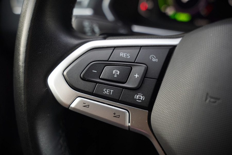 Volkswagen Tiguan 1.4 TSI eHybrid Elegance Business | Stoelverwarming | Stuurverwarming | Massage | iQ Light | Trekhaak | Ambiance Verlichting | Adaptive Cruise Control | Keyless | Apple Carplay | Navigatie | SOH 85,33%