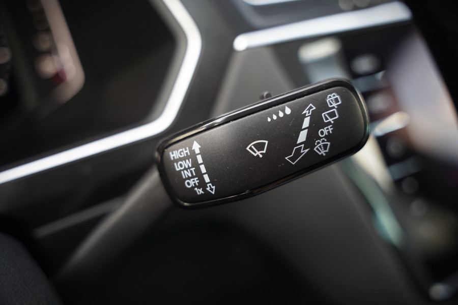 Volkswagen Tiguan 1.4 TSI eHybrid Elegance Business | Stoelverwarming | Stuurverwarming | Massage | iQ Light | Trekhaak | Ambiance Verlichting | Adaptive Cruise Control | Keyless | Apple Carplay | Navigatie | SOH 85,33%
