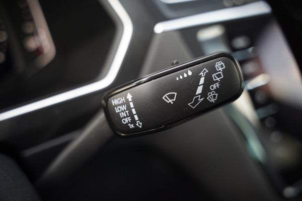 Volkswagen Tiguan 1.4 TSI eHybrid Elegance Business | Stoelverwarming | Stuurverwarming | Massage | iQ Light | Trekhaak | Ambiance Verlichting | Adaptive Cruise Control | Keyless | Apple Carplay | Navigatie | SOH 85,33%
