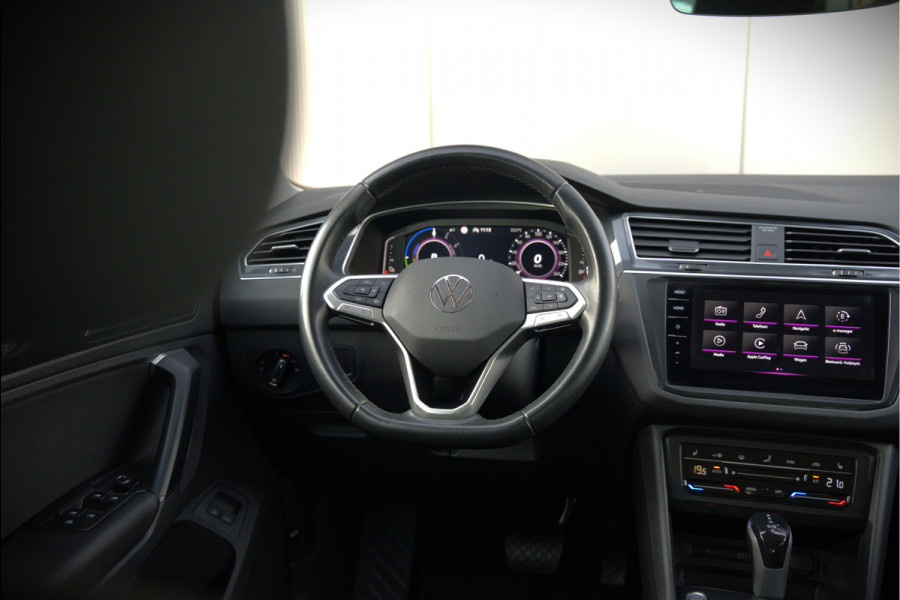 Volkswagen Tiguan 1.4 TSI eHybrid Elegance Business | Stoelverwarming | Stuurverwarming | Massage | iQ Light | Trekhaak | Ambiance Verlichting | Adaptive Cruise Control | Keyless | Apple Carplay | Navigatie | SOH 85,33%