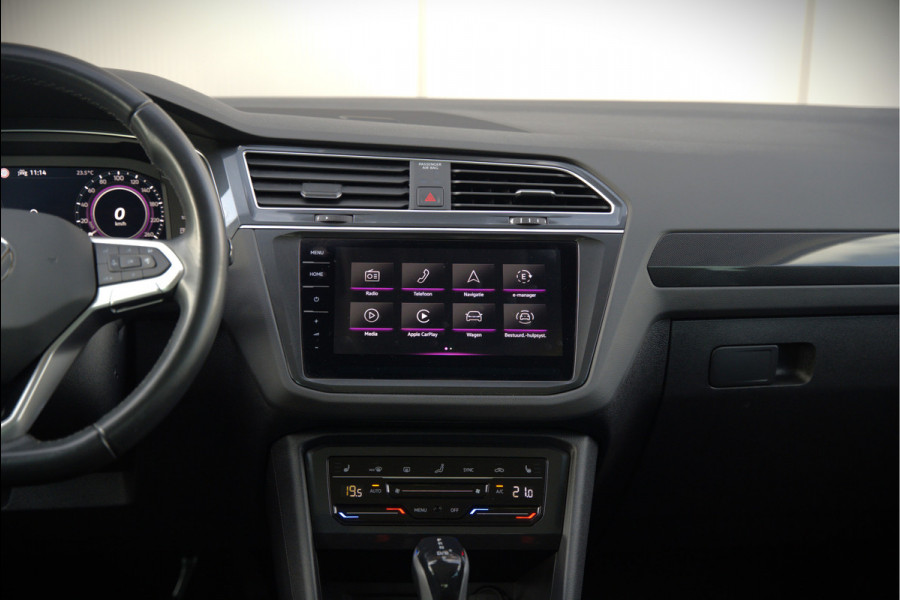 Volkswagen Tiguan 1.4 TSI eHybrid Elegance Business | Stoelverwarming | Stuurverwarming | Massage | iQ Light | Trekhaak | Ambiance Verlichting | Adaptive Cruise Control | Keyless | Apple Carplay | Navigatie | SOH 85,33%