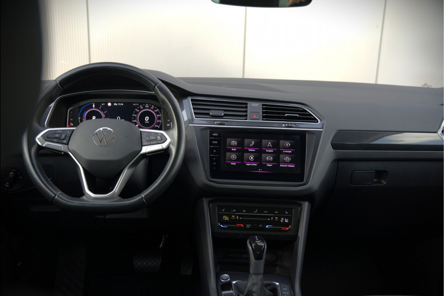 Volkswagen Tiguan 1.4 TSI eHybrid Elegance Business | Stoelverwarming | Stuurverwarming | Massage | iQ Light | Trekhaak | Ambiance Verlichting | Adaptive Cruise Control | Keyless | Apple Carplay | Navigatie | SOH 85,33%