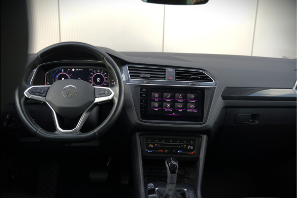 Volkswagen Tiguan 1.4 TSI eHybrid Elegance Business | Stoelverwarming | Stuurverwarming | Massage | iQ Light | Trekhaak | Ambiance Verlichting | Adaptive Cruise Control | Keyless | Apple Carplay | Navigatie | SOH 85,33%