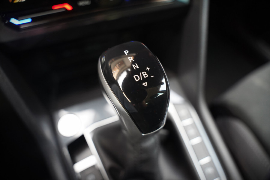 Volkswagen Tiguan 1.4 TSI eHybrid Elegance Business | Stoelverwarming | Stuurverwarming | Massage | iQ Light | Trekhaak | Ambiance Verlichting | Adaptive Cruise Control | Keyless | Apple Carplay | Navigatie | SOH 85,33%