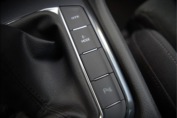 Volkswagen Tiguan 1.4 TSI eHybrid Elegance Business | Stoelverwarming | Stuurverwarming | Massage | iQ Light | Trekhaak | Ambiance Verlichting | Adaptive Cruise Control | Keyless | Apple Carplay | Navigatie | SOH 85,33%
