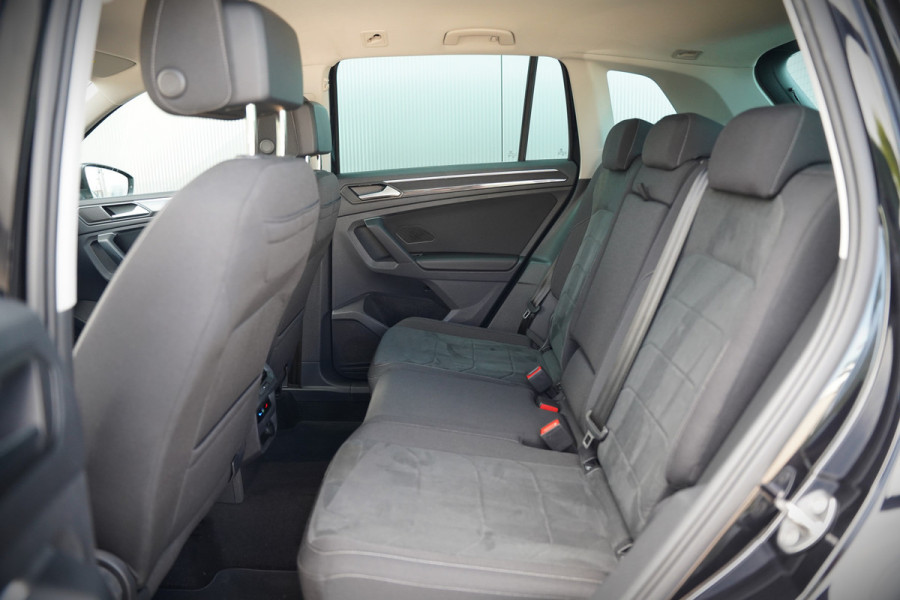 Volkswagen Tiguan 1.4 TSI eHybrid Elegance Business | Stoelverwarming | Stuurverwarming | Massage | iQ Light | Trekhaak | Ambiance Verlichting | Adaptive Cruise Control | Keyless | Apple Carplay | Navigatie | SOH 85,33%