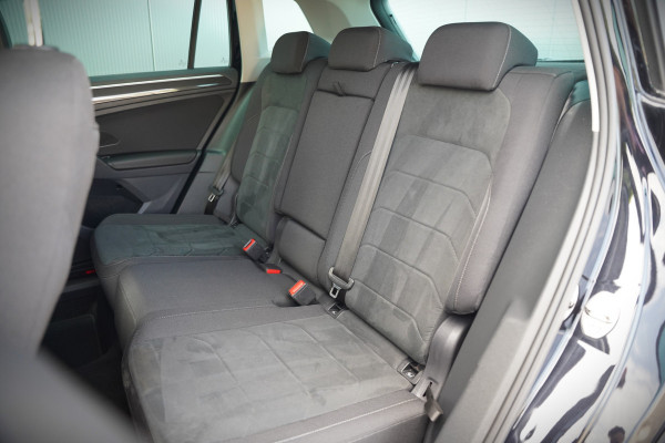 Volkswagen Tiguan 1.4 TSI eHybrid Elegance Business | Stoelverwarming | Stuurverwarming | Massage | iQ Light | Trekhaak | Ambiance Verlichting | Adaptive Cruise Control | Keyless | Apple Carplay | Navigatie | SOH 85,33%