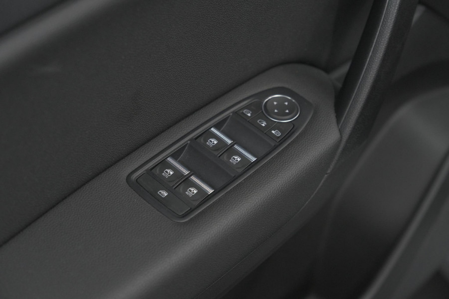 Renault Captur Mild Hybrid 140 Intens | Trekhaak | Camera | Apple Carplay | 18 Inch Lichtmetalen Velgen